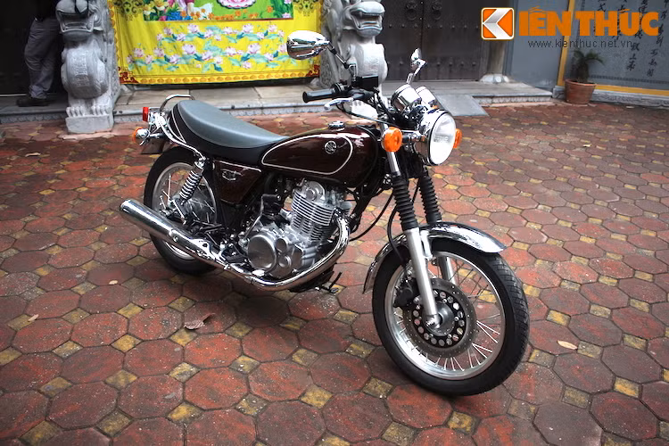 Theo cửa hàng nhập khẩu phiên bản SR400 về Hà Nội, giá của chiếc xe là vào khoảng hơn 253 triệu đồng.