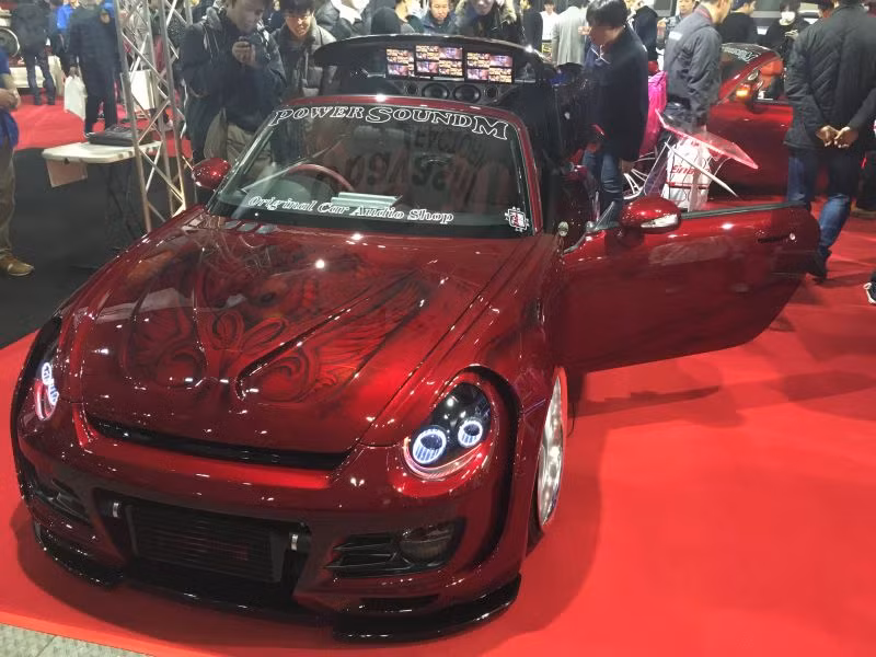 Chiếc xe mui trần siêu mini Daihatsu Copen chỉ được bán ở Nhật này có bộ mui xếp gắn màn hình.