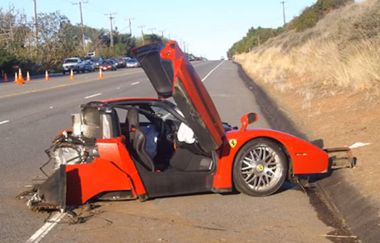Vào thời điểm xảy ra tai nạn, chiếc Enzo đang phóng với tốc độ 260 km/h. Xét tới độ nghiêm trọng của hư hỏng, nhiều người đã nghĩ rằng chiếc xe không thể được phục hồi. Tuy nhiên sau đó, chủ xe đã gửi phần xác còn lại cho Dịch vụ hỗ trợ kỹ thuật của chính hãng Ferrari để "hồi sinh" lại.