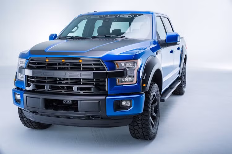 Không chỉ dừng lại ở ngoại hình, bản độ mới dành cho Ford F150 của hãng độ xe cơ bắp Roush còn giúp nâng cấp cả sức mạnh động cơ xe. Để phù hợp với nhu cầu và túi tiền của từng người dùng, Roush đã đưa ra tới 2 gói độ động cơ để khách hàng lựa chọn.