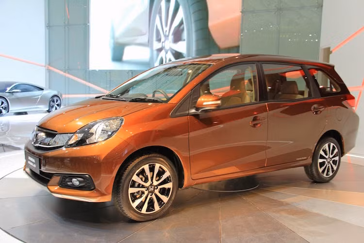 Nhờ các ưu đãi thuế nhập khẩu dành cho những nước thuộc khu vực ASEAN, lượng xe nhập từ Indonesia của Việt Nam đã đạt 3454 chiếc, tăng 104% so với năm 2014. Tuy nhiên, kim ngạch đạt được từ thị trường này chỉ là 35 triệu USD.