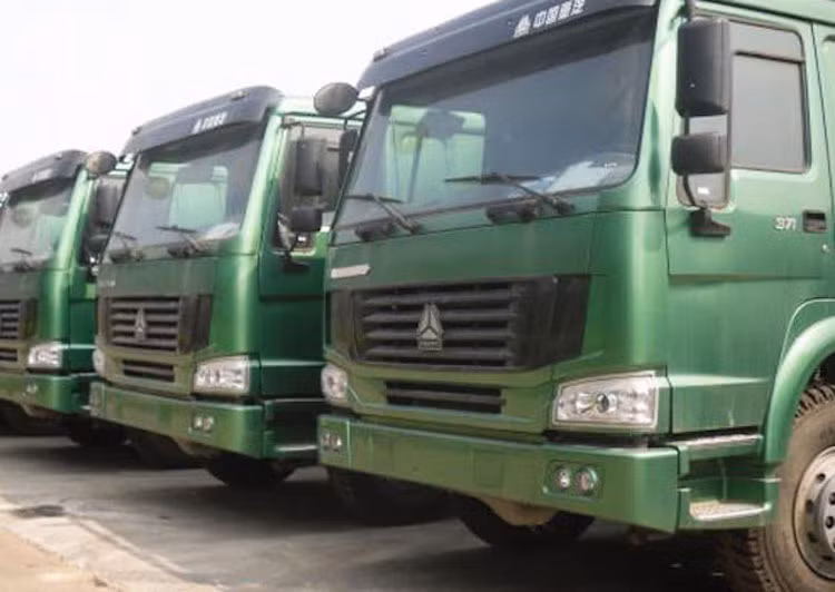 Một bất ngờ trong năm 2015 đó là lần đầu tiên trong lịch sử, Trung Quốc vươn lên vị trí số 1 cả về lượng xe và kim ngạch trong top 10 thị trường nhập khẩu ôtô nguyên chiếc lớn nhất của Việt Nam. Trong tổng số 26.742 chiếc xe được nhập từ Trung Quốc trong năm 2015, đa số là xe tải.