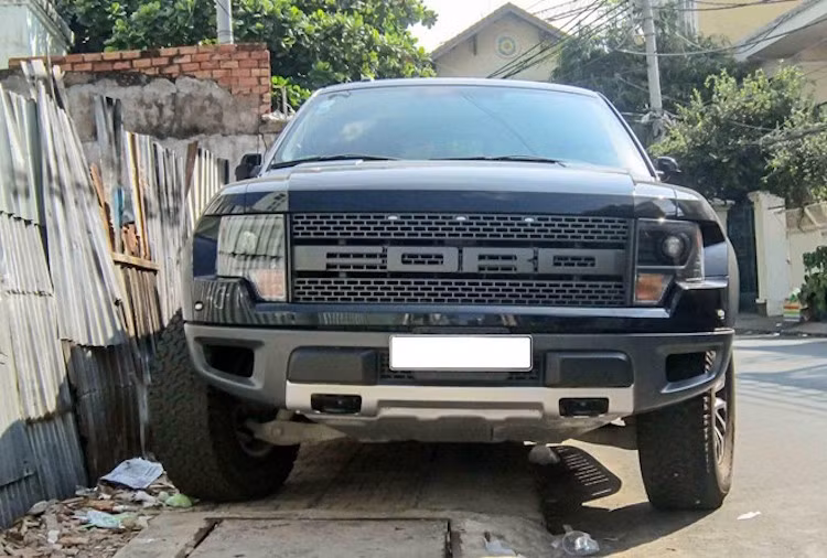 Trái ngược với Đức, Mỹ có mức tăng trưởng số lượng xe nhập lên tới 95% so với năm 2014, đạt 3304 xe. Kim ngạch nhập năm 2015 cũng có sự tăng trưởng lên tới 94% và đạt 128 triệu USD.