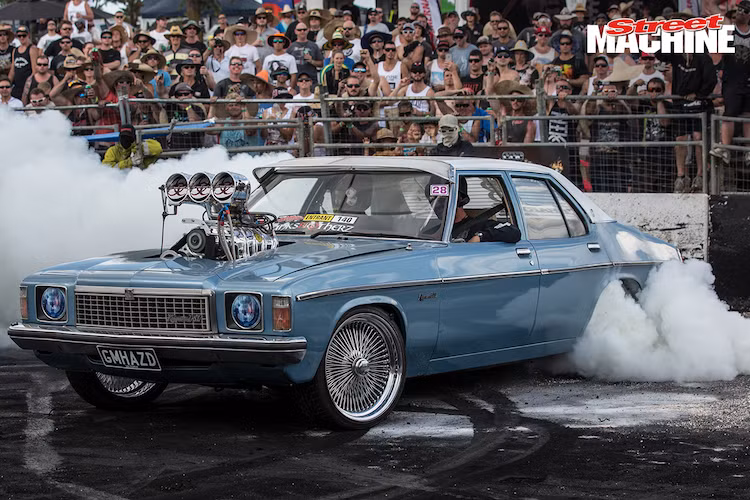 Các nhà bảo vệ môi trường đương nhiên sẽ không thích Summernats khi những chiếc lốp xe được đốt sẽ ra khói với nhiều chất có hại cho sức khỏe. Tuy nhiên, những người tới tham dự Summernats đều tỏ ra rất thoải mái về vấn đề này. Nhiều người ra về còn bị khói lốp bám đen trên mặt nhưng vẫn cười tươi!