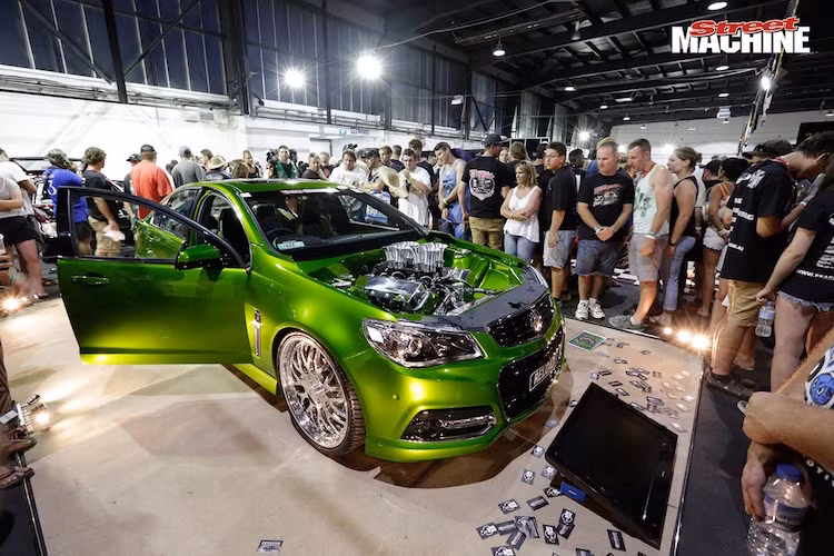 Bên cạnh việc "đốt lốp", Summernats còn có cả một triển lãm xe độ riêng, nằm trong khu vực có mái che đầy đủ để phục vụ những người "không chịu được mùi khói lốp".