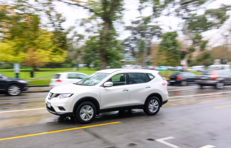 Ở phiên bản 2.0l, X-Trail mới có công suất tối đa lên tới 144 mã lực và mô-men xoắn cực đại 200 Nm. Theo Nissan, động cơ này có công suất và mô-men xoắn lớn hơn phiên bản tương tự của thế hệ trước, nhưng chỉ tiêu thụ 8,2 lít xăng/100 km - ít hơn 3,5%.