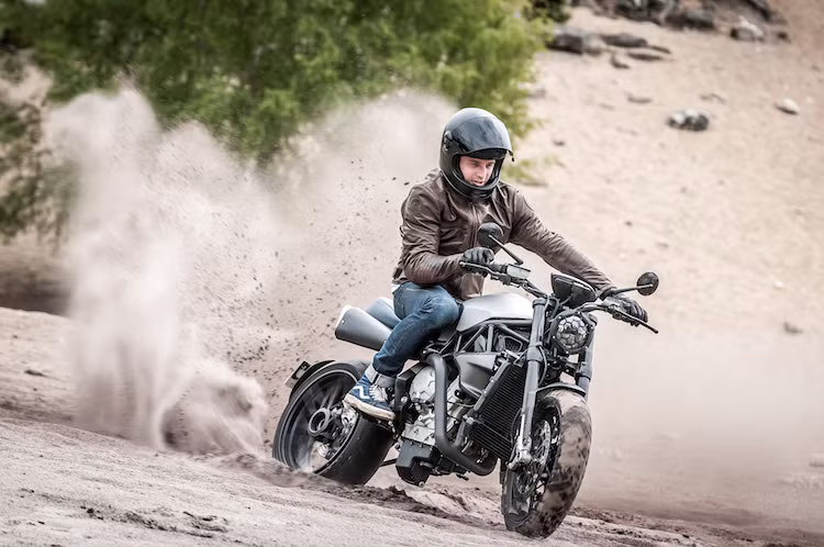 Động cơ này được "treo" dưới bộ khung trellis bằng thép ống do Viba thiết kế, đem tới cho chiếc xe khả năng điều khiển linh hoạt và chắc chắn ở mọi địa hình.