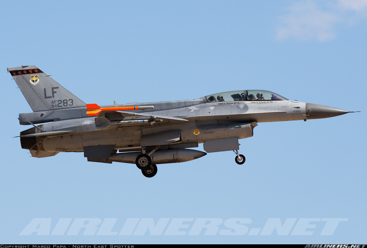 Trong giai đoạn từ 2000-2004, Singapore liên tục nhận thêm 32 chiếc F-16C/D Block 52. Nguồn ảnh: Airlines.net