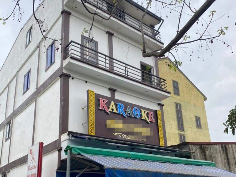  Người đàn ông tử vong bất thường trong quán karaoke: Sáng 2/3, người thân bất ngờ phát hiện ông P.Q.T. (SN 1974) tử vong trong quán karaoke của gia đình ở xóm 8, xã Hưng Đạo, huyện Hưng Nguyên, Nghệ An. Nhận được thông tin, cơ quan chức năng đã có mặt làm rõ nguyên nhân dẫn đến cái chết của ông T.. Được biết, ông P.Q.T. đã lập gia đình, vừa đi xuất khẩu về trước Tết Nguyên đán 2022. 