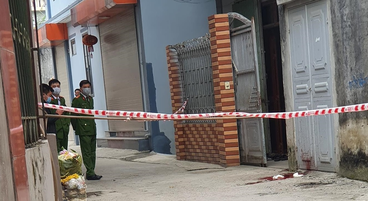 Chồng dùng dao sát hại con trai và chém vợ nhập viện ở Tuyên Quang Chong dung dao sat hai con trai va chem vo nhap vien o Tuyen Quang