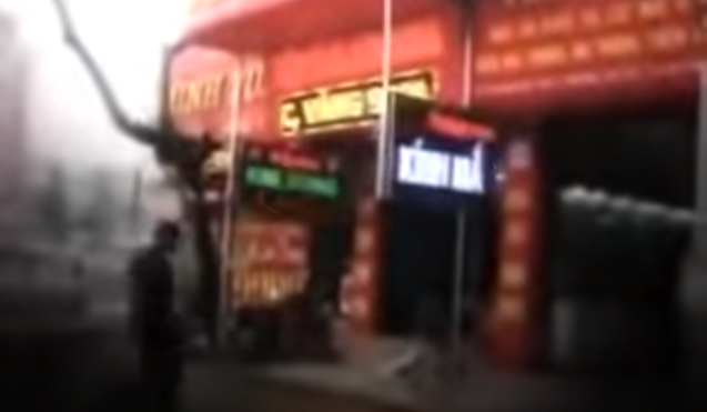 Tại đây, Thái vào hiệu vàng Phú Quý (phường Sao Đỏ, thị xã Chí Linh) bán 1/2 sợi dây chuyền cửa hàng với giá 2,34 triệu đồng đồng, số vàng còn lại Thái vẫn để tại túi quần cất giữ. Quá trình bắt giữ, Công an đã thu giữ được sợi dây chuyền mà bọn chúng đã cướp của chị Minh.