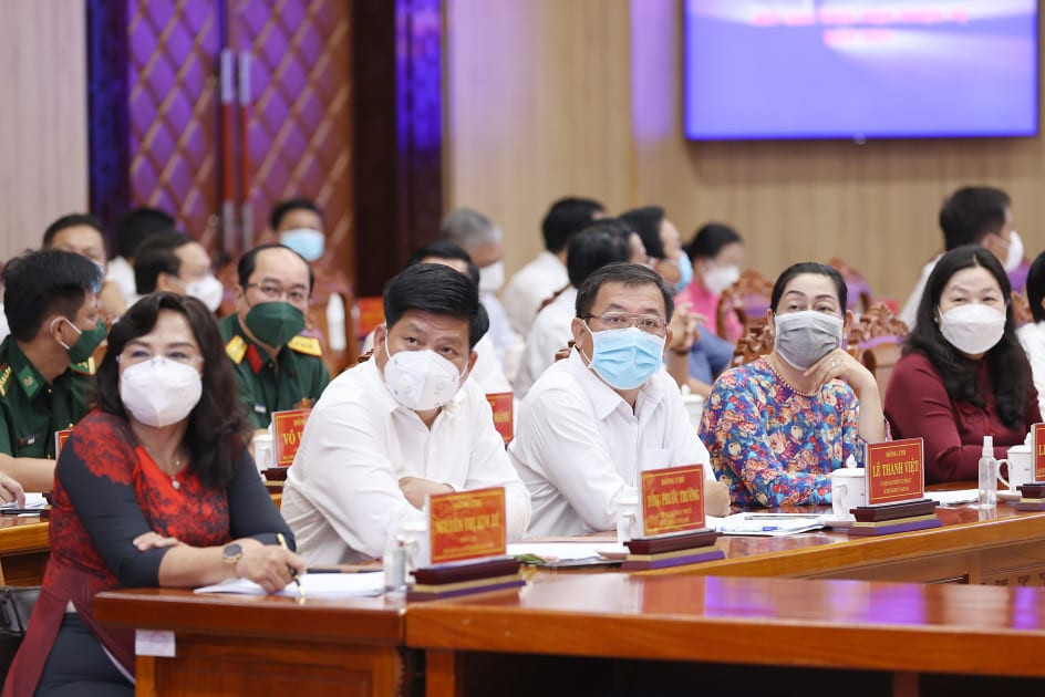 Nông nghiệp chuyển dịch tích cực theo hướng nông nghiệp sạch, hữu cơ, ứng dụng KHCN. Xây dựng nông thôn mới được chú trọng có 90/116 xã và 3 huyện đạt chuẩn nông thôn mới. Giá trị sản xuất công nghiệp đạt trên 47.000 tỷ đồng, tăng 1,71%. Các giá trị văn hóa dân tộc được bảo tồn, phát huy. Tỉnh sớm thí điểm đón khách du lịch quốc tế tại Phú Quốc, tạo tiền đề mở cửa du lịch quốc tế trong toàn quốc. (Ảnh: Báo Tin Tức)