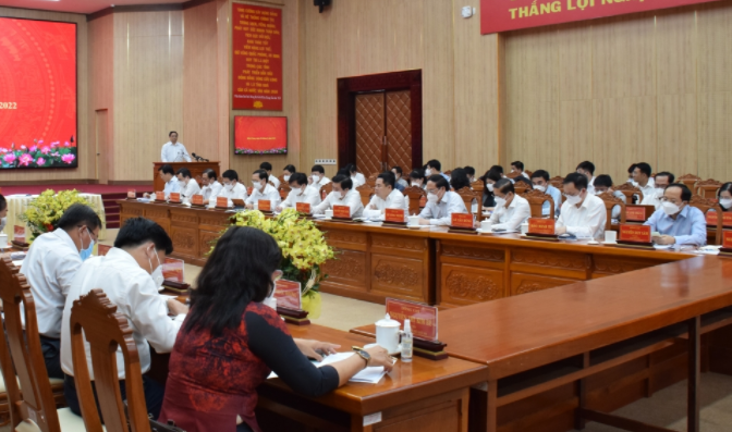 Thực hiện hiệu quả Chương trình xây dựng nông thôn mới. Tập trung phát triển các ngành công nghiệp có lợi thế, có tính liên ngành như: công nghiệp chế biến, cơ khí, công nghiệp phụ trợ, công nghiệp đóng, sửa chữa tàu, vật liệu mới. Ưu tiên phát triển ngành công nghiệp công nghệ cao, thân thiện với môi trường. Thủ tướng yêu cầu Kiên Giang đẩy mạnh phân cấp, phân quyền, đề cao trách nhiệm người đứng đầu. (Ảnh: VOV) 