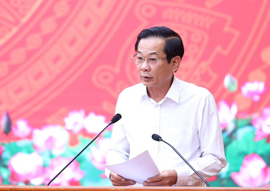 Thông tin trên VOV, chiều 6/3, tại Kiên Giang, Thủ tướng Phạm Minh Chính làm việc với lãnh đạo chủ chốt của tỉnh Kiên Giang về tình hình kinh tế-xã hội, quốc phòng, an ninh và công tác xây dựng Đảng. Tại buổi làm việc, ông Đỗ Thanh Bình - Bí thư Tỉnh ủy Kiên Giang cho biết, năm 2021, tỉnh Kiên Giang cũng như nhiều tỉnh chịu ảnh hưởng nặng nề của dịch COVID-19, nhưng cả 3 khu vực kinh tế vẫn đạt tăng trưởng (dù thấp) trong bối cảnh nhiều khó khăn. Kinh tế tăng trưởng dương, GRDP tăng 0,58%. Thu ngân sách Nhà nước đạt trên 11.000 tỷ đồng, đạt dự toán HĐND tỉnh giao. (Ảnh: Báo Tin Tức) 