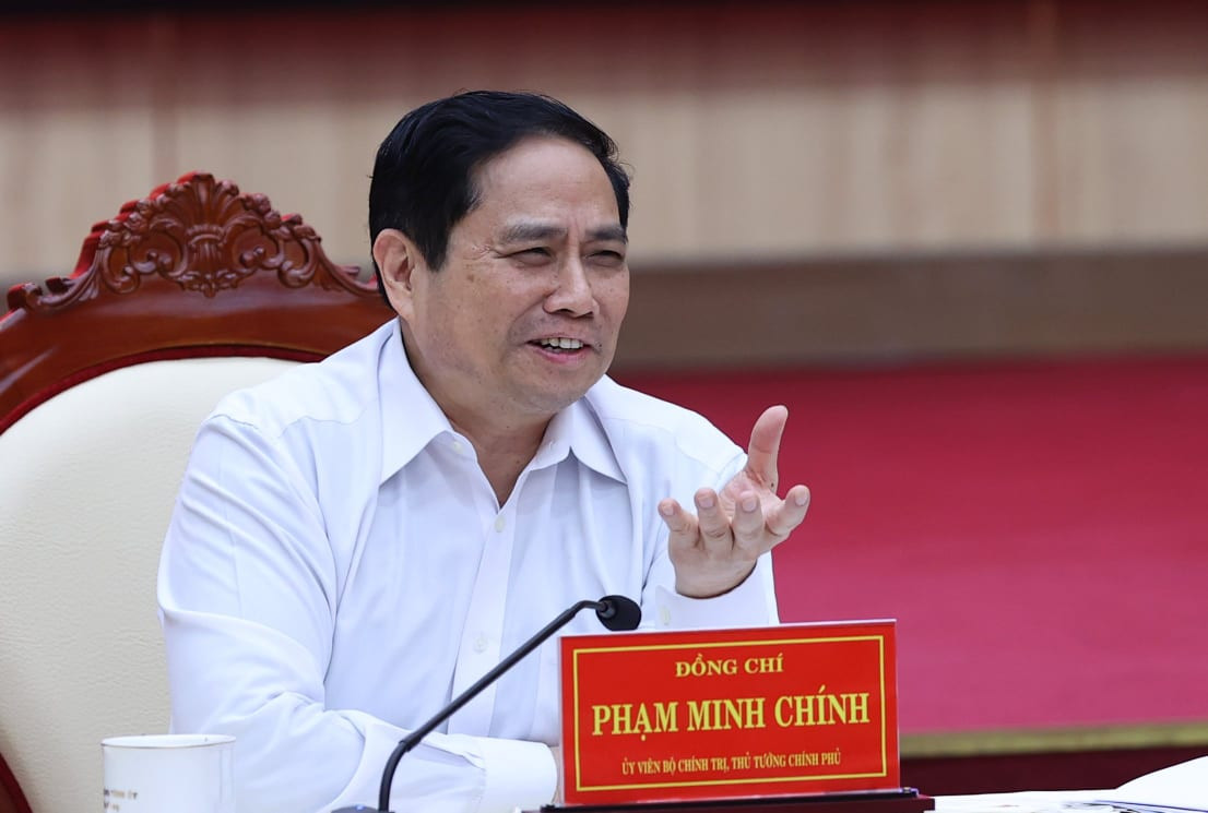 Sau khi nghe các ý kiến đại biểu phát biểu thảo luận, phát biểu kết luận, Thủ tướng Chính phủ Phạm Minh Chính biểu dương và đánh giá cao những kết mà tỉnh Kiên Giang đã đạt được trong thời gian vừa qua, đặc biệt trong công tác phòng chống dịch. Bên cạnh đó, Thủ tướng cũng chỉ ra những tồn tại, hạn chế và định hướng phát triển. Quy mô kinh tế, tốc độ phát triển chưa tương xứng với tiềm năng, thế mạnh lợi thế về vị trí địa lý, tài nguyên, con người của tỉnh. Giải ngân vốn đầu tư công chậm, nhất là một số công trình trọng điểm. (Ảnh: Báo Tin Tức)