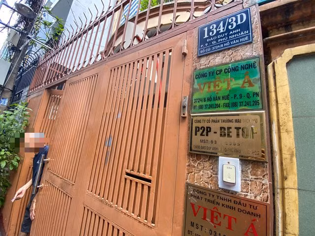  5 giám đốc CDC vướng vòng lao lý: Tính đến nay, trong số các bị can bị khởi tố có nhiều người là giám đốc Trung tâm kiếm soát bệnh tật (CDC) các địa phương. Đây đều là các đầu mối giao dịch mua bán kit test COVID-19 trực tiếp với Công ty Việt Á. 