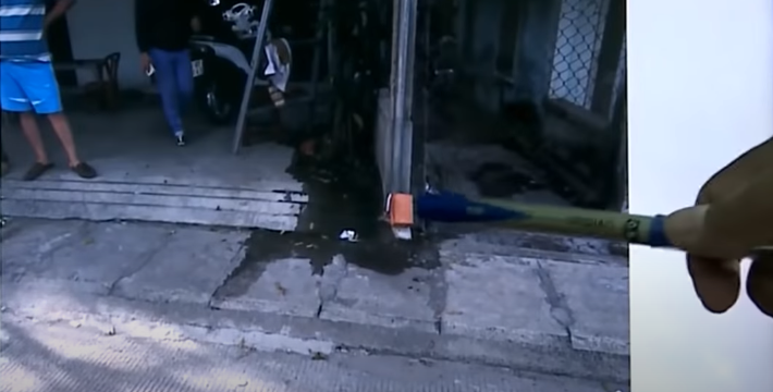 Cùng những bằng chứng, lời khai, dấu vết thu thập được, cơ quan điều tra nhận định, đây có thể là vụ đánh nhau do mâu thuẫn. Qua giám định, kết quả vết nâu trên viên gạch là vết máu, còn nguyên nhân tử vong của nạn nhân Bản là do vật nặng tác động gây vỡ sọ. Đối chiếu với vết máu trên viên gạch, xác định đó là máu của nạn nhân, viên gạch cũng phù hợp với những vết thương trên cơ thể nạn nhân. Do đó, có thể kết luận nguyên nhân cái chết của nạn nhân là do bị gạch ném vào đầu dẫn đến vỡ sọ.