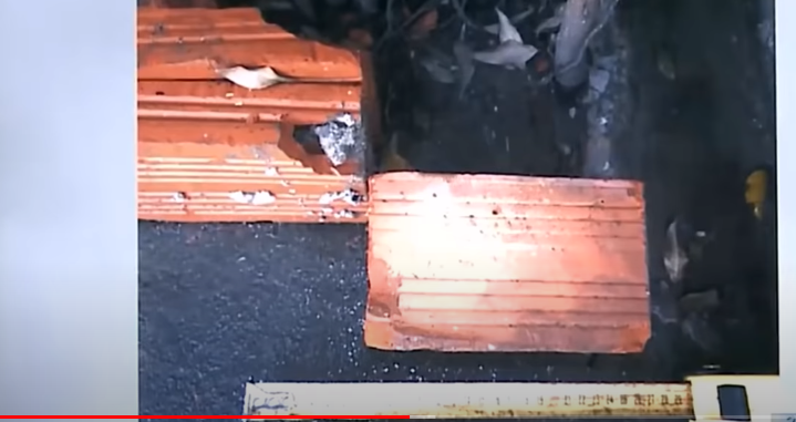 Ngay sau khi nhận nhiệm vụ, Đội CSHS đề xuất trợ giúp từ Phòng KTHS Công an tỉnh Quảng Ngãi phối hợp với Đội KTHS Công an huyện Đức Phổ, lập 4 mũi trinh sát mở rộng hiện trường điều tra, thu thập thêm chứng cứ, đồng thời nhanh chóng tìm ra nguyên nhân tử vong của các nạn nhân. Mở rộng hiện trường về phía tây, trinh sát phát hiện cánh cổng sắt nhà thờ Tin Lành có vết lõm mới, gần đó có viên gạch bề mặt bị vỡ, trên dính vệt màu nâu giống vết máu.