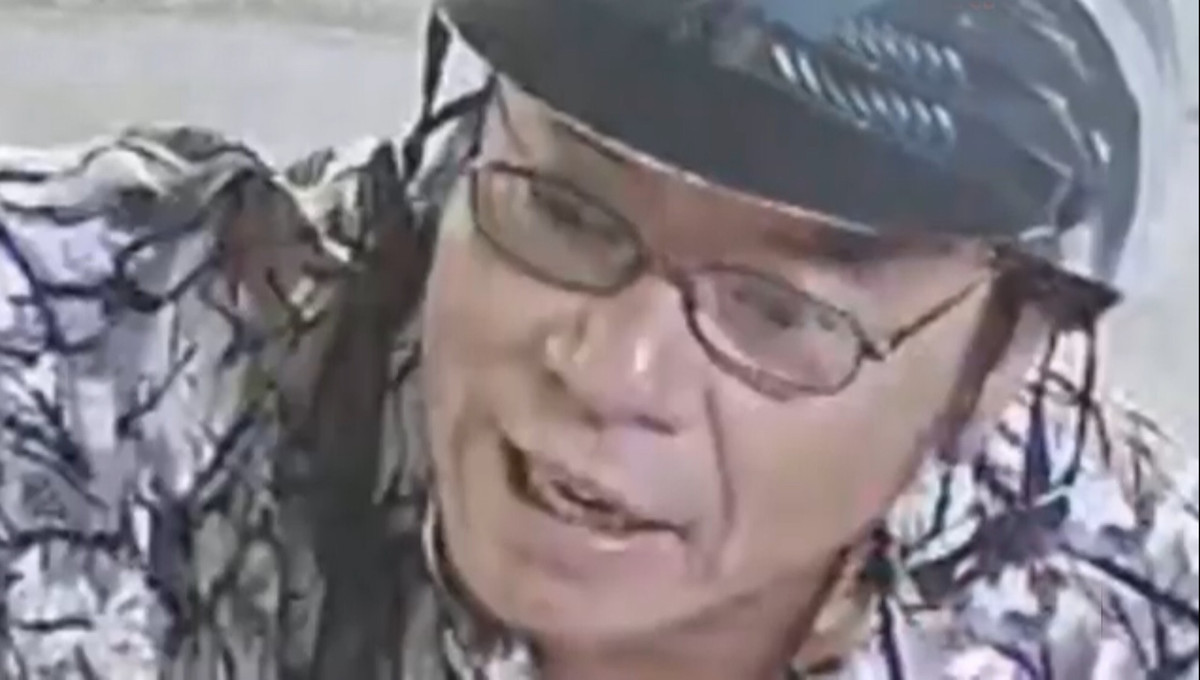 Trước khi gây án, Sóc Tha có 3 tiền án gồm: Cướp tài sản năm 1983 tại tỉnh Hậu Giang, giết người năm 2011 tại tỉnh An Giang; sau khi mãn hạn tù, hắn về huyện Hòn Đất và tiếp tục lợi dụng tín nhiệm chiếm đoạt tài sản, hiện đang bị truy nã.