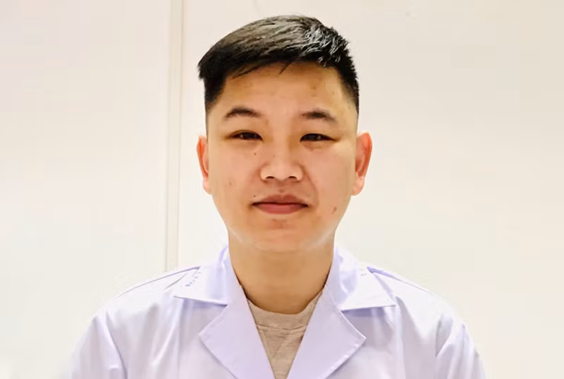  Bác sĩ Nguyễn Huy Tiến, Bệnh viện Thận Hà Nội: Là đội trưởng đội cấp cứu tiêm chủng số 1; đội trưởng đội cấp cứu phục vụ thu dung, vận chuyển người bệnh COVID-19; đội phó đội cấp cứu cơ động số 1; thành viên đội điều trị bệnh nhân COVID-19; Tham gia cùng đoàn nhân viên y tế Sở Y tế Hà Nội hỗ trợ tỉnh Bắc Giang phòng, chống dịch. 