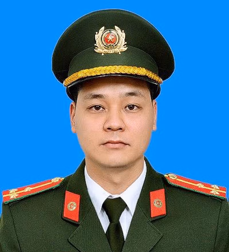  Thượng úy Nguyễn Công Nhị, Phòng An ninh mạng và phòng, chống tội phạm sử dụng công nghệ cao (PA05), Công an TP Hà Nội: Năm 2021, tham gia triệt phá thành công 2 ổ nhóm đối tượng có hành vi phát tán tin nhắn rác trên mạng viễn thông, ngay trước thời điểm diễn ra cuộc bầu cử ĐBQH khóa XV và đại biểu HĐND các cấp nhiệm kỳ 2021-2026. 