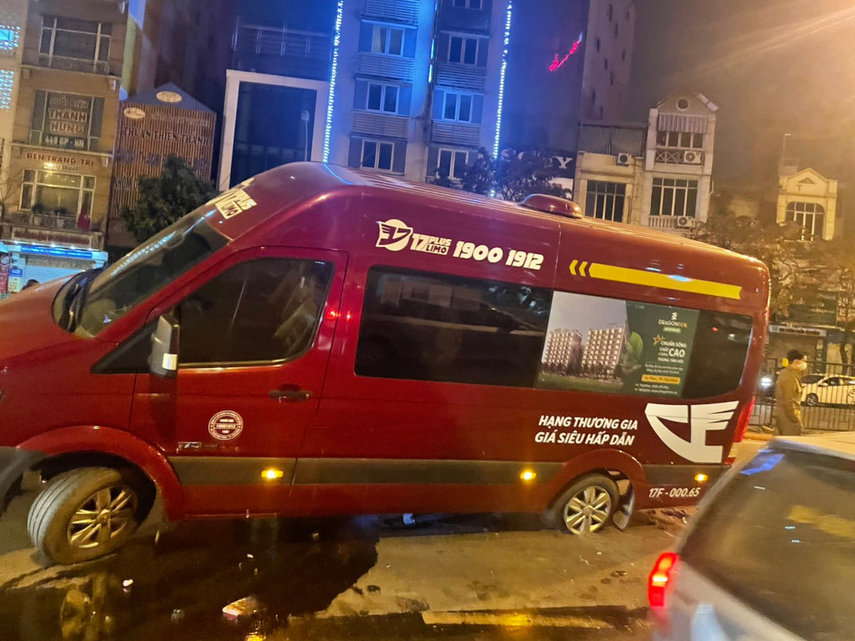 Vào khoảng thời gian trên, giữa xe ô tô BKS 30G-42349 (lái xe bỏ đi chưa xác định được danh tính) và xe ô tô BKS:17f-00065 do lái xe Đặng Xuân Diện (SN 1985, trú tại xã Vũ Đông, TP Thái Bình, tỉnh Thái Bình) điều khiển đã xảy ra va chạm.