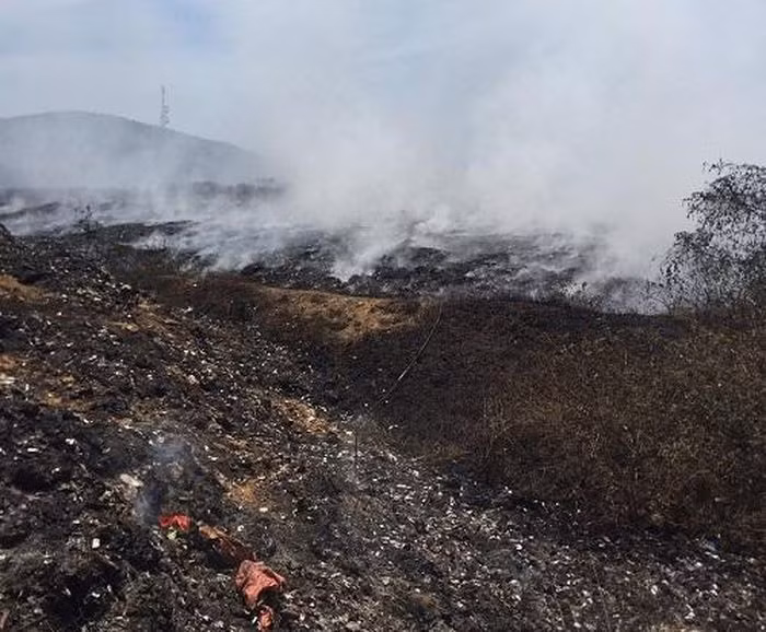  Mâu thuẫn tại bãi rác, một người bị đâm tử vong: Do 2 người đàn ông xảy ra mâu thuẫn trong quá trình phân loại rác tại bãi rác xã Nghi Yên, huyện Nghi Lộc, Nghệ An. Bất ngờ, một người đàn ông đâm đối phương tử vong. Ngày 3/3, Công an huyện Nghi Lộc cho biết đang điều tra vụ án. 