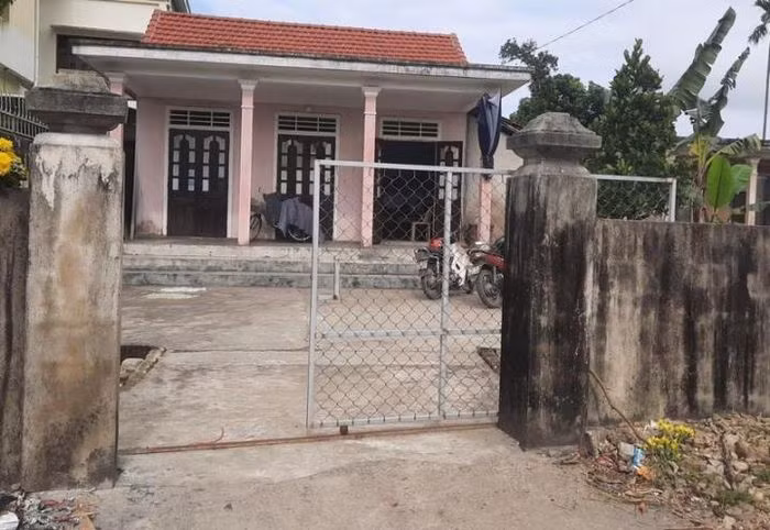  Nghi cho tiền ông hàng xóm, chồng 93 tuổi giết vợ 89 tuổi: Do nghi vợ là bà Hồ Thị T. (89 tuổi, trú tại thị xã Hương Trà, tỉnh Thừa Thiên - Huế) cho tiền ông hàng xóm nên cụ T.T (91 tuổi) bực tức, đánh vợ dẫn đến tử vong. Ngày 3/3, Công an tỉnh Thừa Thiên - Huế cho biết đang điều tra, làm rõ. 