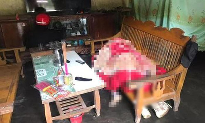  Phát hiện người đàn ông tử vong bên mâm cơm ăn dở: Ngày 6/3, UBND xã Nghĩa Phúc, huyện Tân Kỳ, Nghệ An cho biết, hàng xóm sang nhà anh Đ.X.T (SN 1977, trú tại địa phương) để xin cắt cỏ cho bò. Thấy cửa cổng, cửa nhà mở, người hàng xóm đi vào thì phát hiện anh T. nằm trên ghế ở phòng khách, cạnh đó là mâm cơm ăn dở, lại gần thì nhận ra anh Đ.X.T đã chết, thi thể đang trong giai đoạn bốc mùi, phân hủy. 