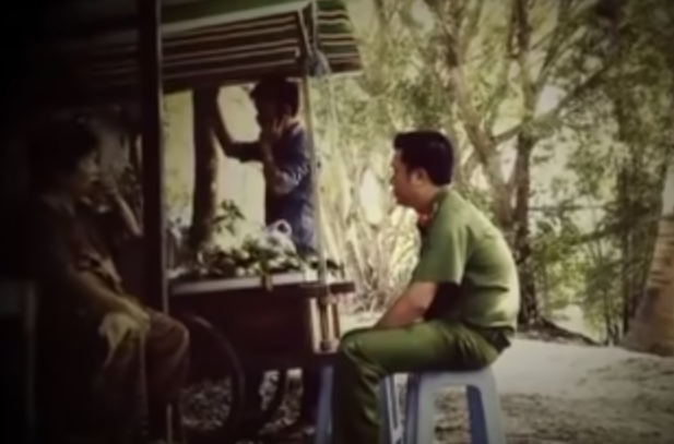 Theo lời người dân địa phương cho biết, vợ chồng anh N. và Thủy thuộc dạng khá giả trong xóm. Anh N. được đánh giá là người chí thú, chăm chỉ làm ăn. Cuộcsống hai vợ chồng càng trọn vẹn, hạnh phúc khi hai con trai là Trần Tuấn D. 12 tuổi và Trần Tuấn V., 9 tuổi, đều học giỏi. Do có chăm chỉ làm ăn, ngoài hơn 1héc - ta đất trồng mía của gia đình thu về hàng trăm triệu mỗi năm, đôi vợ chồng trẻ còn tích góp mua được thêm một chiếc máy tuốt lúa, làm thuê cho vùng lúaMỹ Tú, thu nhập càng thêm khá.