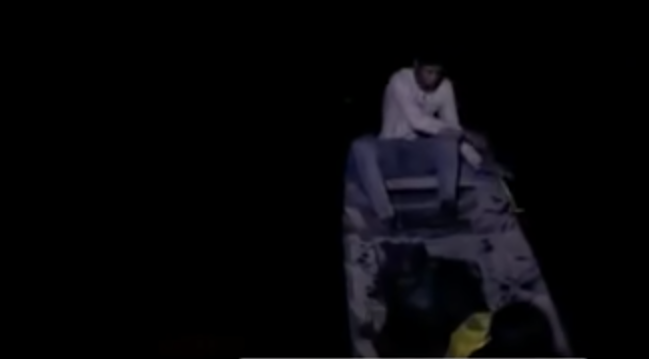 Trong đêm, đôi tình nhân tàn độc khiêng thi thể nạn nhân xuống xuồng rồi chở đi khoảng 20km, đến đoạn sông Bún Tàu (thuộc địa phận xã Long Hưng, huyệnMỹ Tú) thì vứt xác nạn nhân đã được buộc chặt với bao tải gạch xuống sông rồi bơi xuồng về nhà. Trời gần sáng, Thanh kêu đói bụng, Thủy nấu mì cho ăn rồitiếp tục quan hệ. Ngỡ rằng sau khi phi tang xác anh N. đôi tình nhân sẽ tự do, thoải mái yêu đương nhưng không ngờ vài hôm sau xác anh N. nổi lên. Tội ác củađôi gian phu - dâm phụ cũng bị vạch trần.