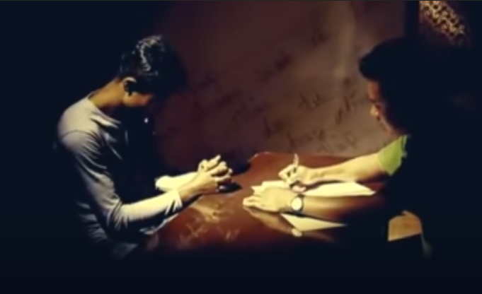 Cả hai thừa nhận quan hệ tình cảm với nhau nửa năm trước. Nhưng khi bị chồng phát hiện, can ngăn Văn Thị Thủy đã âm thầm bàn bạc với người tình giết anh N.để... có thể rộng đường yêu đương. Anh N. biết vợ ngoại tình với em họ, anh khuyên giải đủ kiểu nhưng không làm vợ thay tâm chuyển ý. Hai vợ chồng từ đâythường xuyên nảy sinh mâu thuẫn.