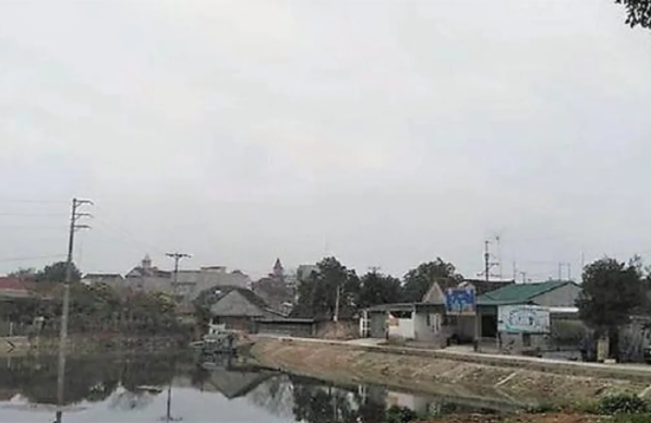  Cứu vợ con rơi xuống đập nước, người chồng kiệt sức tử vong: Tối 8/3, sau khi cứu được vợ con khi không may trượt chân rơi xuống đập, anh Đ.V.K. (SN 1979, trú ở huyện Tân Kỳ, Nghệ An) bị đuối sức, tử vong thương tâm. 