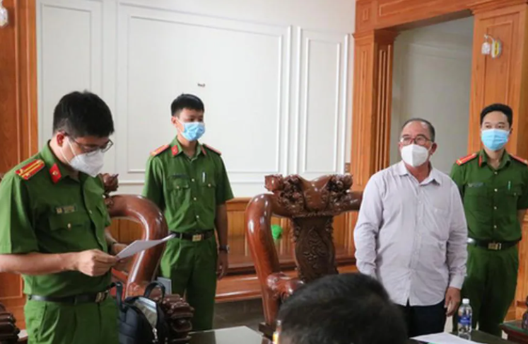  Khởi tố nguyên Chủ tịch UBND huyện Xuyên Mộc: Ngày 9/3, Công an Bà Rịa - Vũng Tàu đã khởi tố đối với ông Đặng Thanh Minh (SN 1960) - nguyên Phó Bí thư Huyện ủy, CT UBND huyện Xuyên Mộc do liên quan đến những sai phạm trong buông lỏng quản lý và sử dụng đất đai.