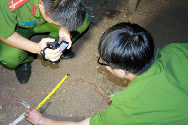  Con đánh mẹ ruột tử vong sau cuộc nhậu: Sau cuộc nhậu, Trần Thanh Nam (SN 1984, trú huyện Năm Căn, Cà Mau) xảy ra cự cãi với mẹ ruột là bà N.T.T (SN 1957). Gã dùng miếng gỗ đánh liên tiếp vào mẹ ruột khiến bà tử vong sau đó. Ngày 8/3, Công an tỉnh Cà Mau cho biết đang điều tra, làm rõ. 