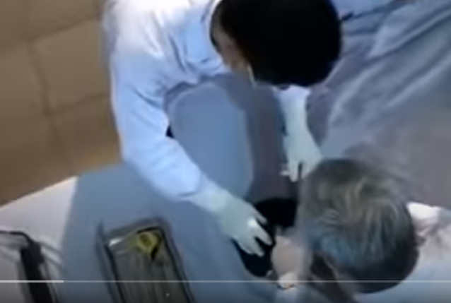 Kết quả trưng cầu giám định tử thi cho thấy, nạn nhân bị đa chấn thương vùng mặt, nguyên nhân tử vong do chấn thương sọ não. Dựa vào chi tiết về cách ăn mặc của nạn nhân, cảnh sát phán đoán đây có thể là cô gái chừng 25 tuổi. 