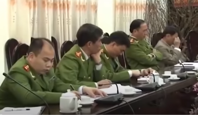 Thời điểm xảy ra án mạng giáp Tết nguyên đán, song các cán bộ điều tra Công an tỉnh Hòa Bình xác định dù có mất Tết cũng quyết tâm đưa sự thật ra ánh sáng, đặt mục tiêu bắt được hung thủ trước ngày 30 Tết. Qua thu thập chứng cứ, ban chuyên án khẳng định đây là vụ giết người cướp của.