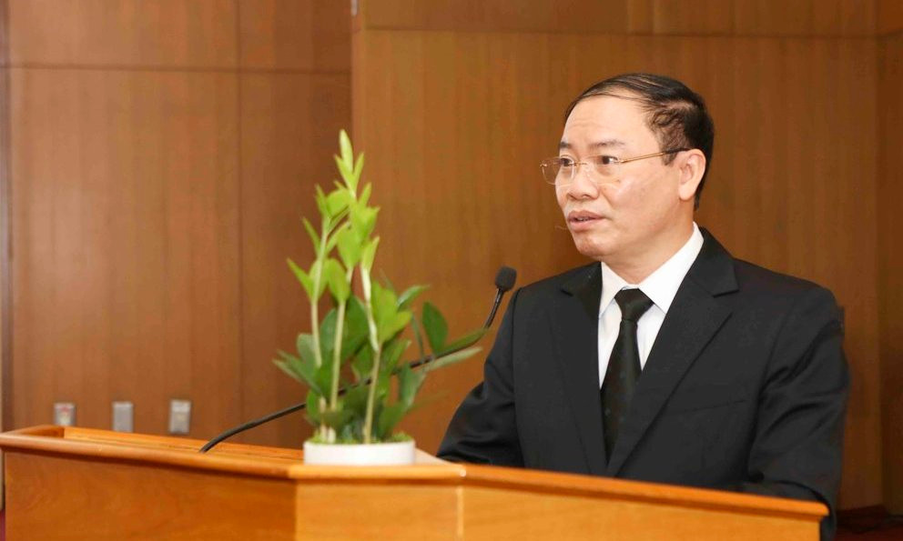  Ông Vũ Văn Hồng cho biết, hơn 25 năm công tác tại Kiểm toán Nhà nước, nay quyết định ra đi là một quyết định vô cùng khó khăn với ông. Tân Phó Giám đốc bệnh viện này khẳng định sẽ đem hết kinh nghiệm và kiến thức trong các lĩnh vực tài chính, kế toán, kiểm toán và xây dựng pháp luật để cùng tập thể lãnh đạo, cán bộ viên chức xây dựng mô hình bệnh viện hạng đặc biệt.