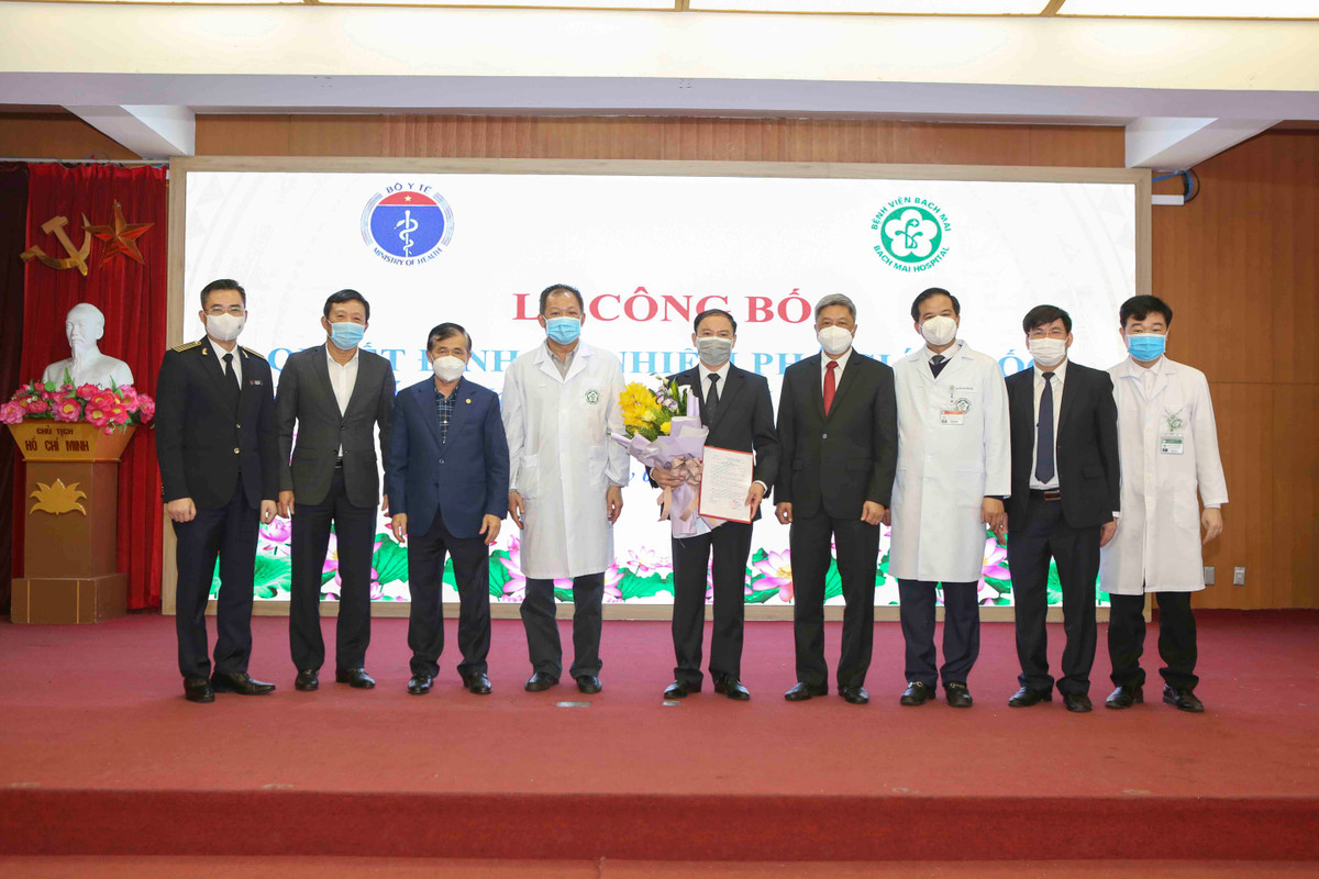 PGS.TS Nguyễn Trường Sơn đánh giá cao sự nỗ lực, cố gắng chấp hành phân công của ông Vũ Văn Hồng. Từ một vị trí Phó Kiểm toán trưởng - Kiểm toán Nhà nước chuyên ngành III, ông Vũ Văn Hồng đã tiếp nhận vị trí công tác tại Bệnh viện Bạch Mai - một vị trí hết sức khó khăn trong điều kiện bệnh viện thí điểm tự chủ toàn diện, đòi hỏi phải có chính sách, phải xây dựng hệ thống pháp luật, pháp lý và đặc biệt là công tác đấu thầu…