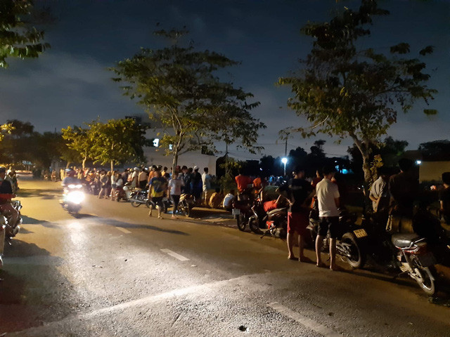  Nghi ngáo đá đâm, chém 4 người trong một gia đình: Sáng 6/5, Nguyễn Văn Hậu (22 tuổi, trú huyện Phù Mỹ, Bình Định) có biểu hiện ngáo đá chạy xe máy sang làng bên vô cớ cầm dao, kéo đâm, chém khiến 4 người trong một gia đình bị thương nặng phải nhập viện cấp cứu, trong đó có cháu nhỏ 2 tuổi. Ngày 7/3, Công an huyện Phù Mỹ cho biết đang tạm giữ Hậu để điều tra, làm rõ. (Ảnh minh hoạ)