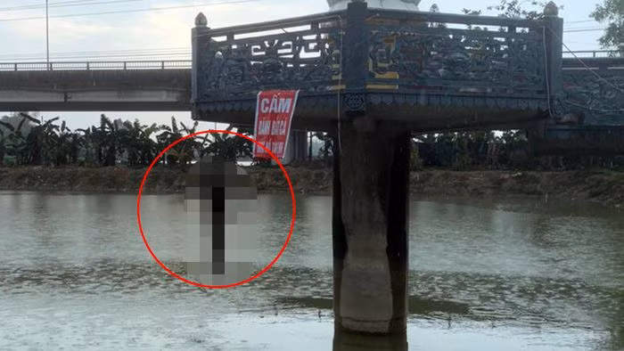  Phát hiện người đàn ông tử vong nghi treo cổ tự tử: Sáng 7/3, Công an xã Quang Châu, huyện Việt Yên (Bắc Giang) nhận được tin báo của người dân về việc có một người đàn ông nghi treo cổ tự tử dưới tượng Phật bà Quan âm trong một ngôi chùa thuộc thôn Đạo Ngạn 2. Qua nhận dạng người đàn ông ngoài 50 tuổi, cao 160 cm, mặc áo len màu đen, quần thô màu đen, đi giày đen...