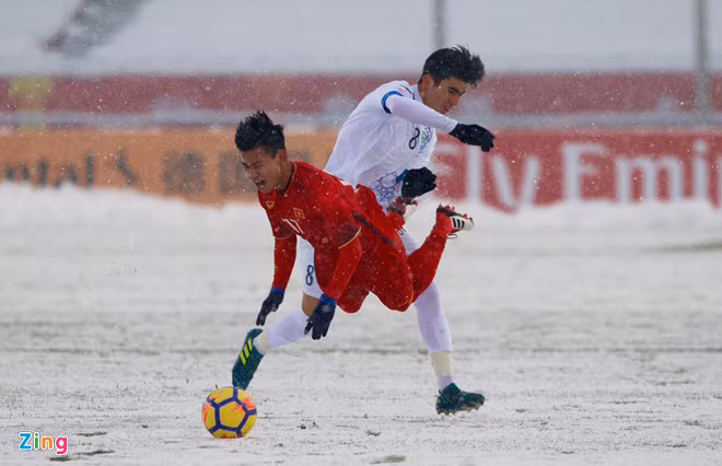 Dưới thời tiết khắc nghiệp, các cầu thủ U23 Việt Nam đang gặp muôn vàn khó khăn. Ảnh.Zing.vn