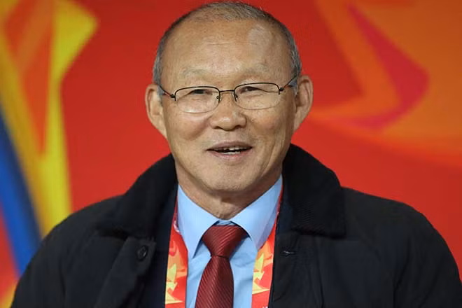 "Phép màu" của "phù thủy" Park Hang-seo! Trận đấu với Iraq đã chứng minh rất rõ khả năng của vị HLV người Hàn Quốc. Hai sự thay đổi người của ông trước trận đấu và cả những pha thay người ở trên sân đều mang đến những thay đổi mang tính bước ngoặt. Văn Đức có một kiến tạo và một bàn thắng bùng nổ cầu trường ở hiệp phụ. Đức Chinh ngỡ là "tiền đạo phòng ngự" nay đã đánh bại hàng thủ cao to của U23 Iraq. Mọi quyết định của HLV Park Hang-seo vừa qua đều rất chính xác.