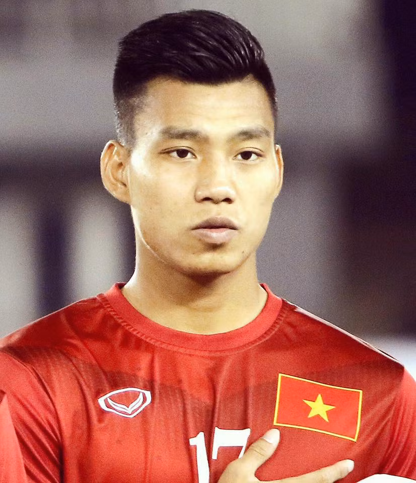 Văn Thanh từng từ chối khi nhận lời mời vào học viện bóng đá HAGL JMG do không muốn rời xa gia đình. Cầu thủ sinh năm 1996 chỉ đồng ý lên Pleiku khi Văn Toàn và Văn Sơn, hai đồng đội của anh tại đội bóng đá nhi đồng Hải Dương trúng tuyển. Thanh từng thuộc nhóm cầu thủ "đội sổ" trong kì thi sát hạch của lứa cầu thủ HAGL JMG khóa một. Anh bị "đúp" và phải xuống tập luyện cùng các em ít tuổi hơn ở khóa hai.