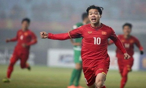 Điểm nhấn đầu tiên trong chiến thắng lịch sử của U23 Việt Nam chính là cách nhập cuộc của các cầu thủ. 15 phút đầu hiệp 1 là thời điểm U23 Việt Nam chơi bóng rất tự tin và chủ động trong mọi tình huống. Bàn thắng ở phút 13 của Công Phượng mang tính chất vô cùng quan trọng, tác động trực tiếp tới tinh thần cũng như cách triển khai thế trận của U23 Việt Nam trong thời gian còn lại của trận đấu. Cách đánh phủ đầu của chúng ta đã có hiệu quả khi ở những phút sau bàn thắng đầu tiên, U23 Iraq chơi rất bế tắc.