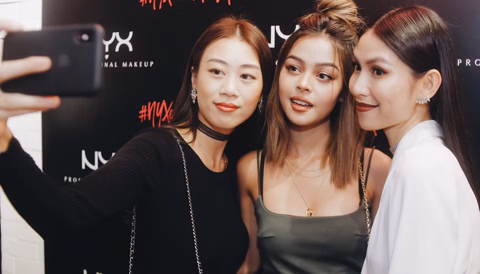 Ngày 19/1, Lily Maymac khiến nhiều người hâm mộ bất ngờ khi có mặt tại Sài Gòn. Được biết, cô tới TP.HCM theo lời mời của một hãng mỹ phẩm.