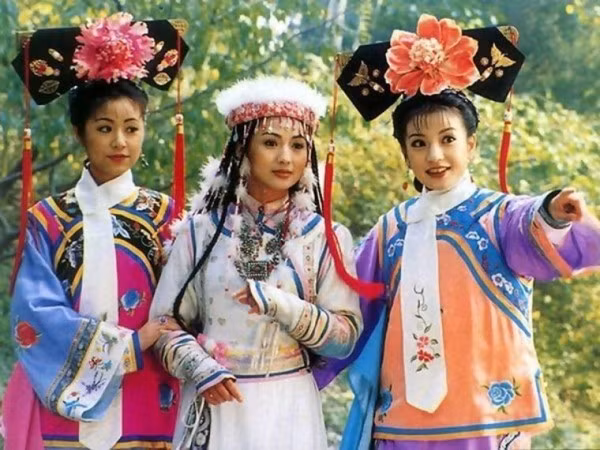 Hoàn Châu Cách Cách - bộ phim truyền hình từng làm mưa làm gió cả Châu Á những năm 1997 - 1999.