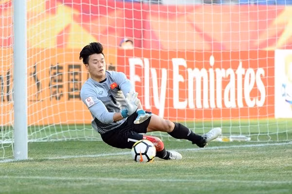 Thủ môn Bùi Tiến Dũng: "Trước khi bắt penalty, phải làm mặt thật dữ tợn để cho đội bạn tâm lý, như thế là thắng được họ một bước rồi".