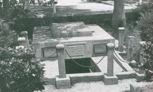 Suốt 300 năm qua, người ta vẫn nỗ lực đi tìm lời giải xung quanh cỗ quan tài tự di chuyển trong hầm mộ của gia tộc Chase ở Barbados, ngoài khơi Caribbean.