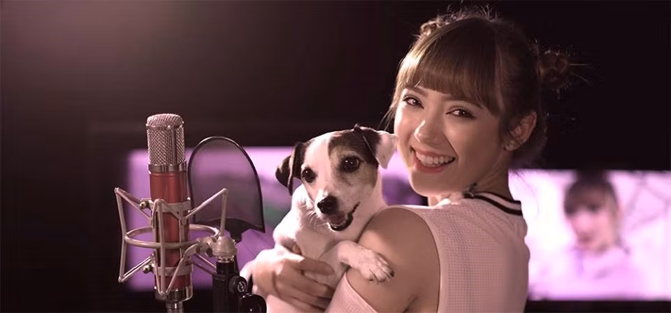 Khác với hình ảnh dịu dàng trong tà áo dài, ngoài đời hot girl 17 tuổi là người có tính cách năng động, tinh nghịch.